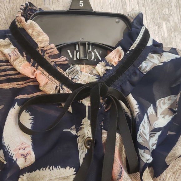 Beautiful Top - Picture 6 of 16